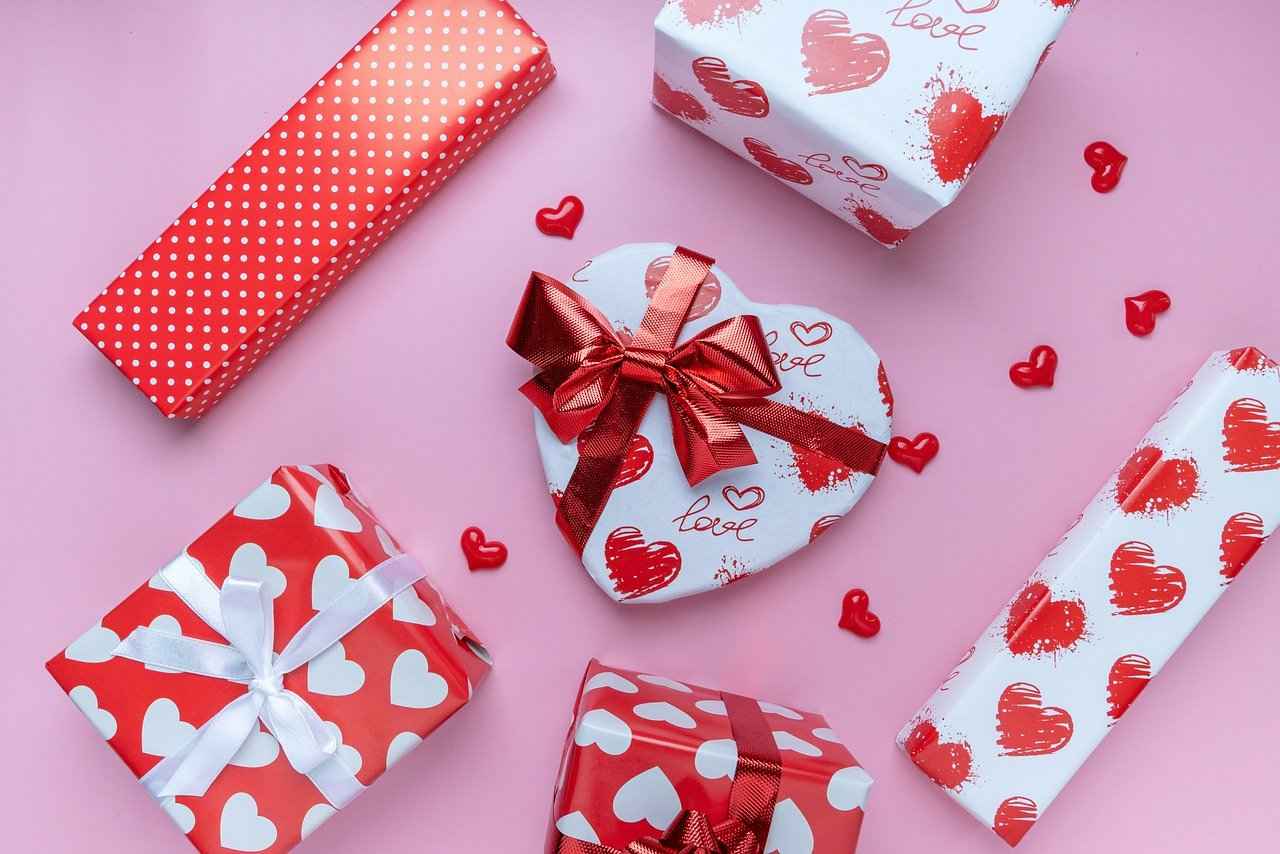 Easy DIY Valentine's Day Gift For Tweens - Modern Glam